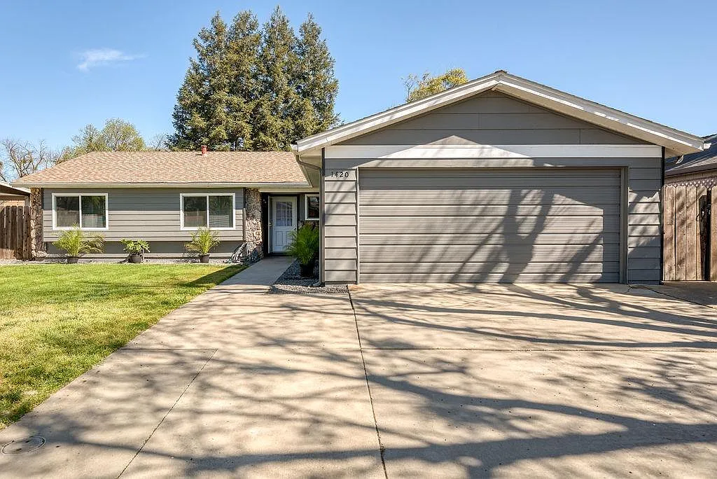 1420 Staci Ln photo 1