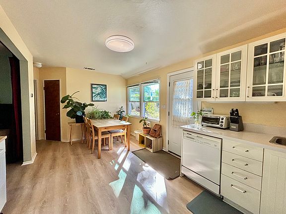 3rd image of 999 Olive St