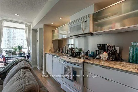 4K Spadina Ave #1010 — Photo 2
