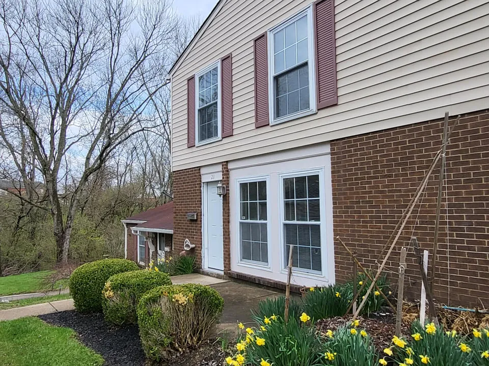 21 Sunnyside Dr #17F