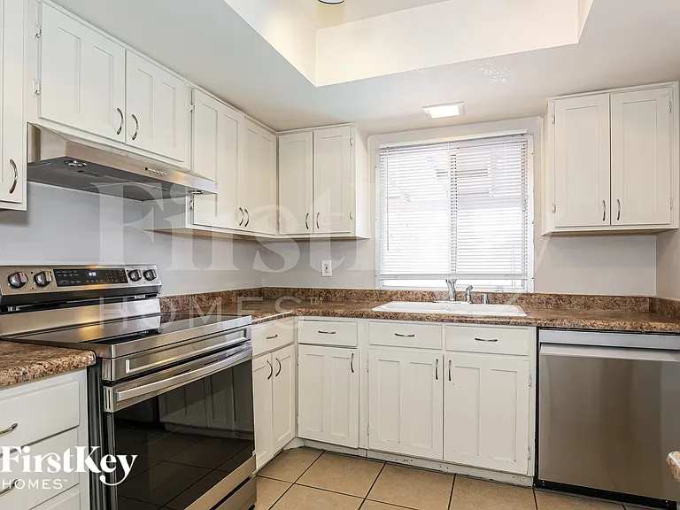 1918 E Watson Dr — Photo 6