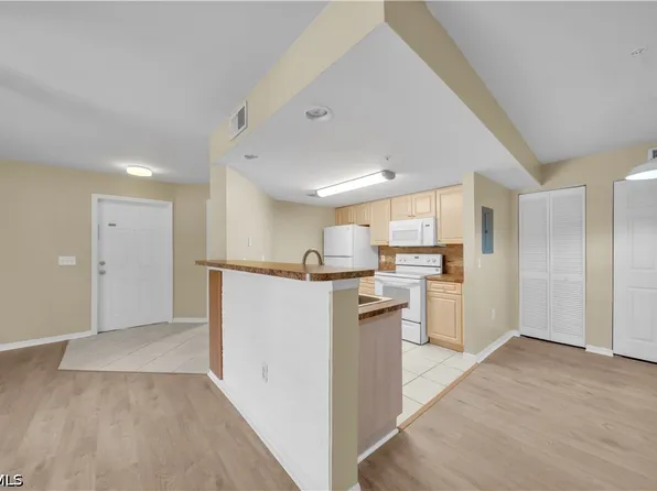 1767 Four Mile Cove Pkwy APT 826, Cape Coral, FL 33990