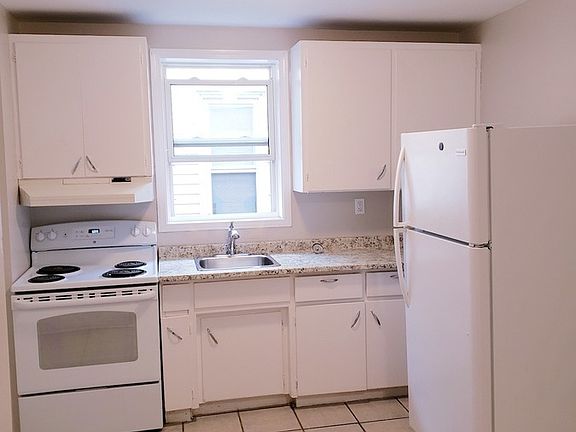 4th image of 460 Caron Ave #2