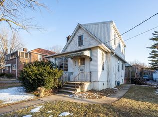 870 Half Day Rd, Highland Park, IL 60035