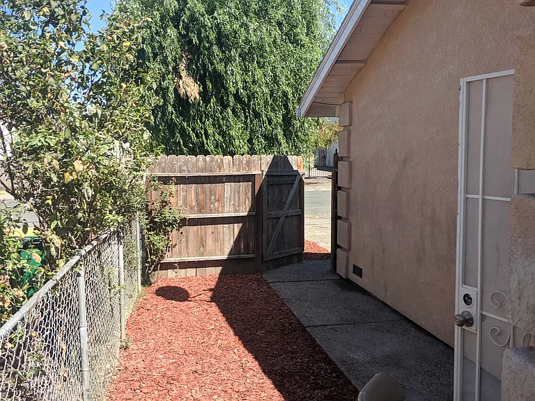 4521 Greensboro Way — Photo 4