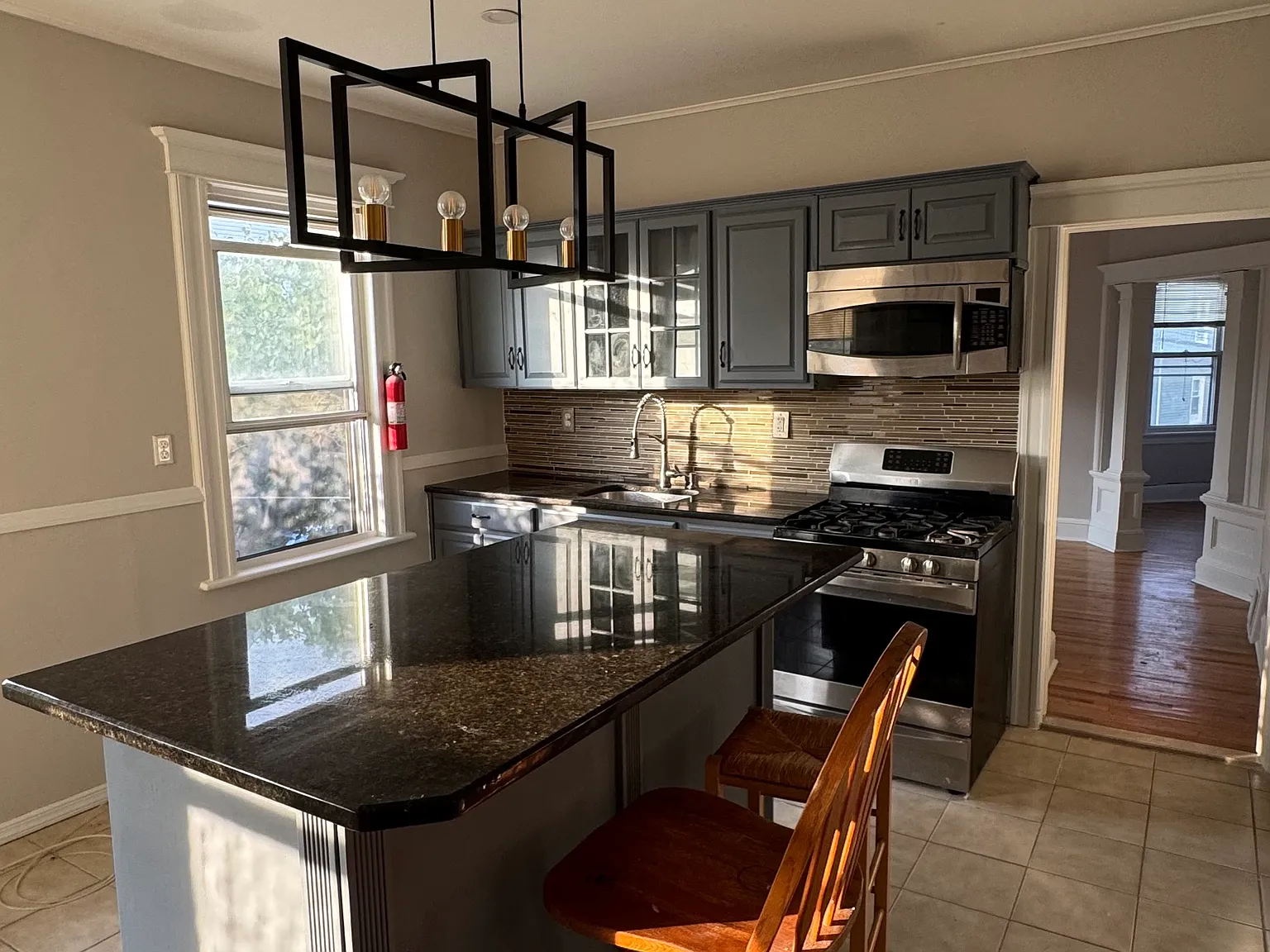 3 bed, 1900 sqft, $2,500 — Photo 4