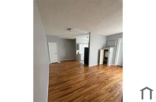 335 Wells St Photo 1