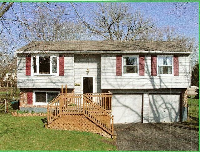 1st image of 102 Walden Farm Cir
