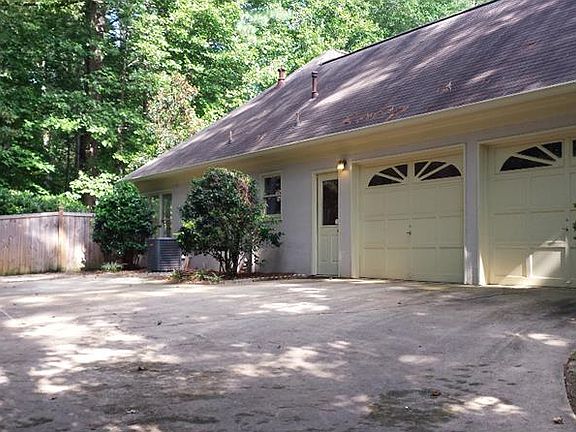 2nd image of 812 Pinehurst Dr