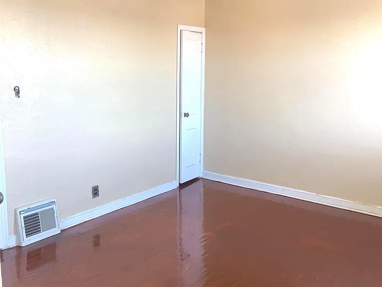 4613 Hartel Ave — Photo 10