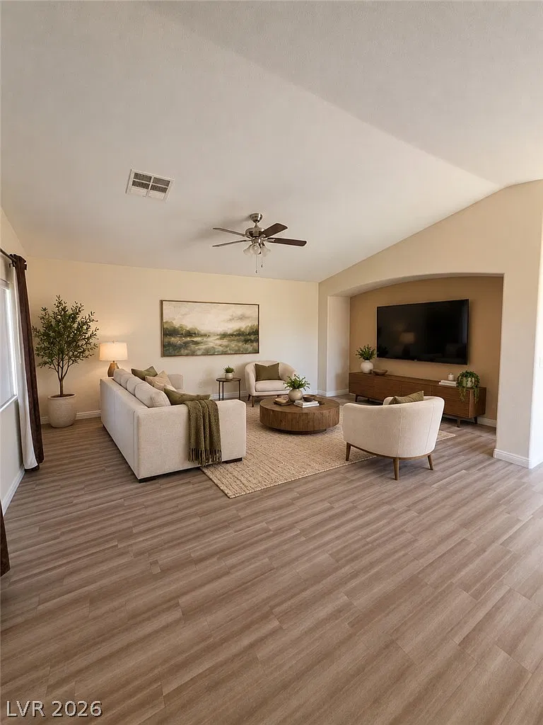3 bed, 2.0 bath, 1404 sqft, $2,350 — Photo 2