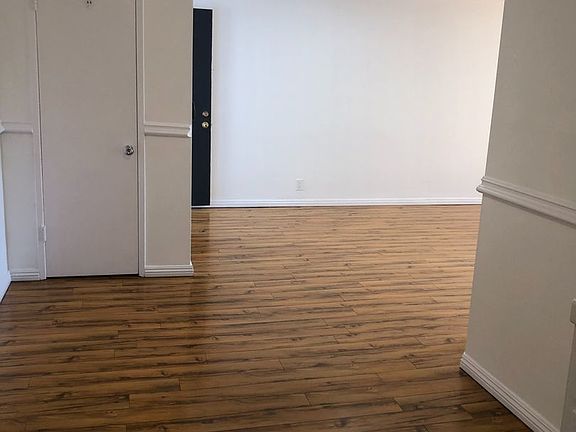 2nd image of 10839 Morrison St #8