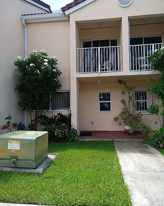1st image of 2600 NW 28th St APT 203-2