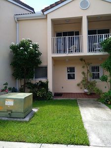 2600 NW 28th St APT 203-2, Miami, FL, 33142