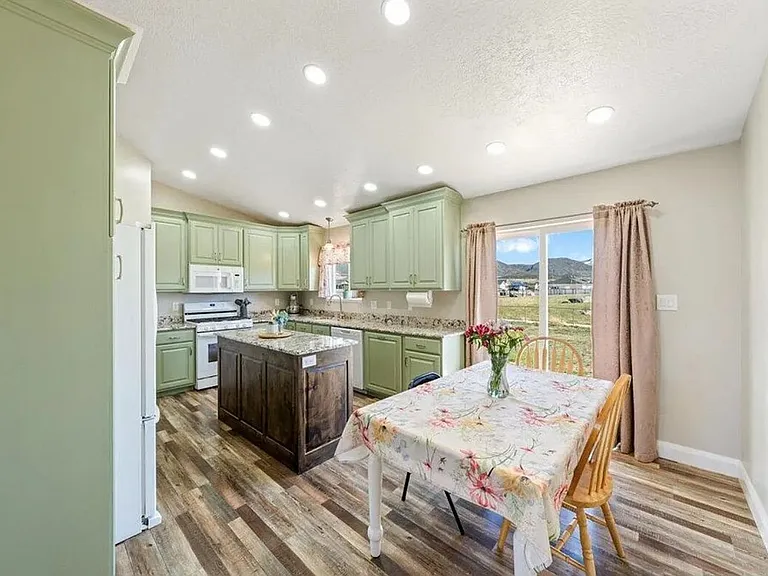 810 E Homestead Blvd — Photo 9