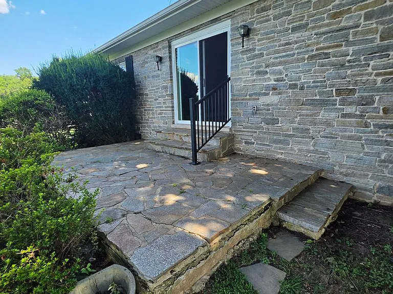 2213 Allibone Rd — Photo 6