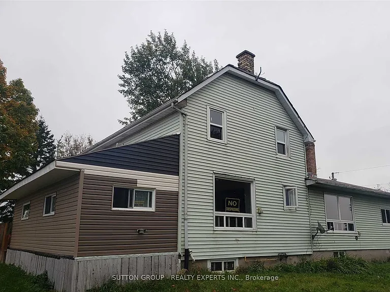 312239 Grey St N #8 — Photo 1