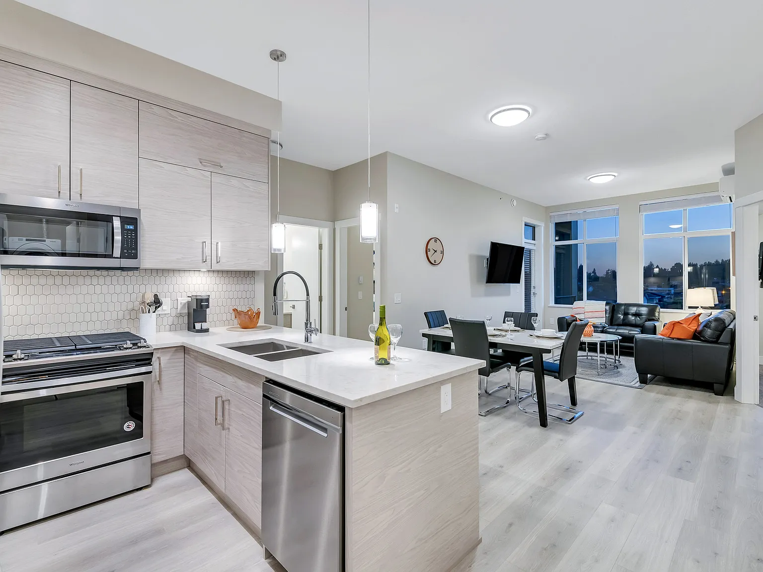 2 bed, 1000 sqft, $4,950 — Photo 4