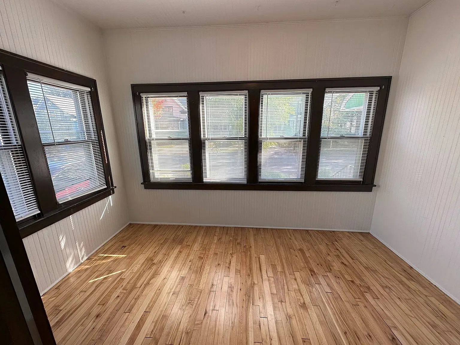 Affordable!! Spacious 4 bedroom / 2 bathroom Main Floor Duplex in SE Minneapolis with Bonus lower... — Photo 4