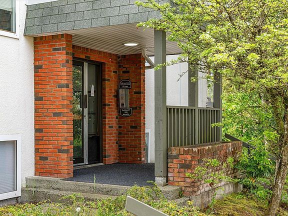 4th image of 999 Bowen Rd #5104