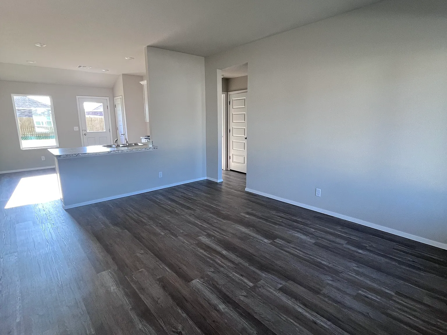 3 bed, 1143 sqft, $1,550 — Photo 3