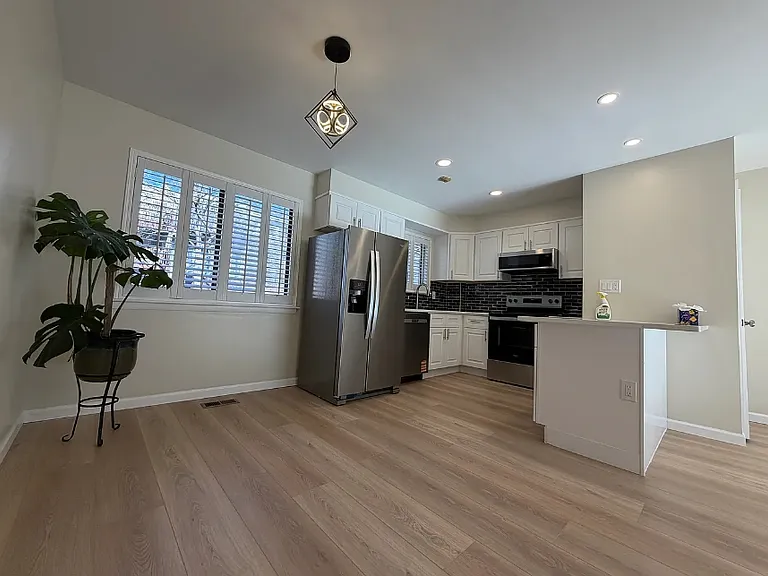 895 Cold Spring Rd #B1 — Photo 2