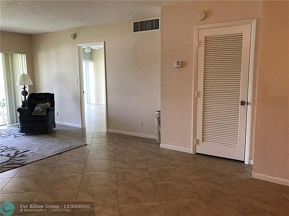 3rd image of 1427 E Hillsboro Blvd APT 123