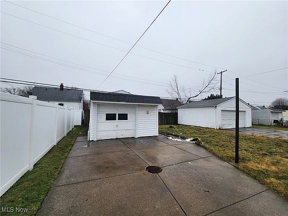 2nd image of 20890 Tracy Ave