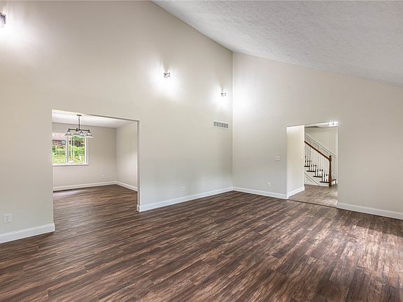 4th image of 239 Honey Jane Dr
