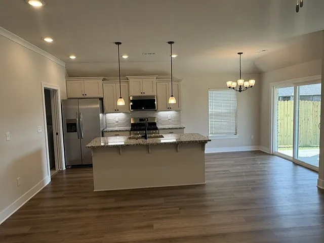 4 bed, 1567 sqft, $2,100 — Photo 4