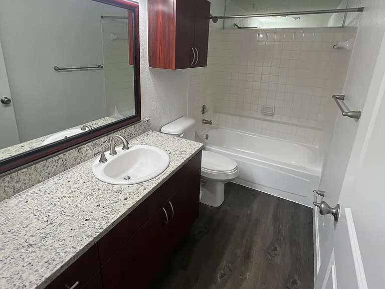 Waterford Point Apartments — Photo 28