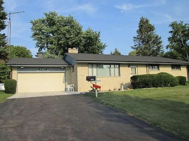 1605 Fancher Rd photo 1