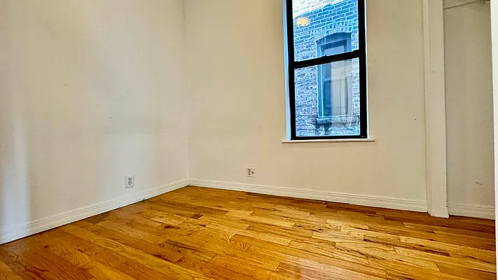 Rented by HOLTON REAL ESTATE INC. | media 12