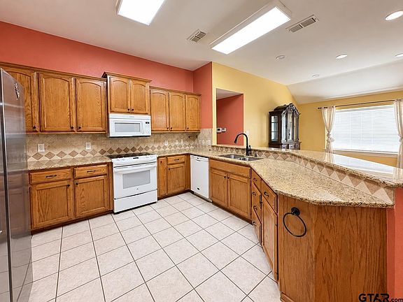 5th image of 1018 Samuel Ln