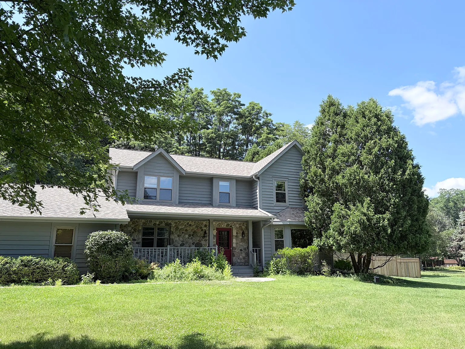 4 bed, 2.5 bath, 3134 sqft, $3,500 — Photo 1