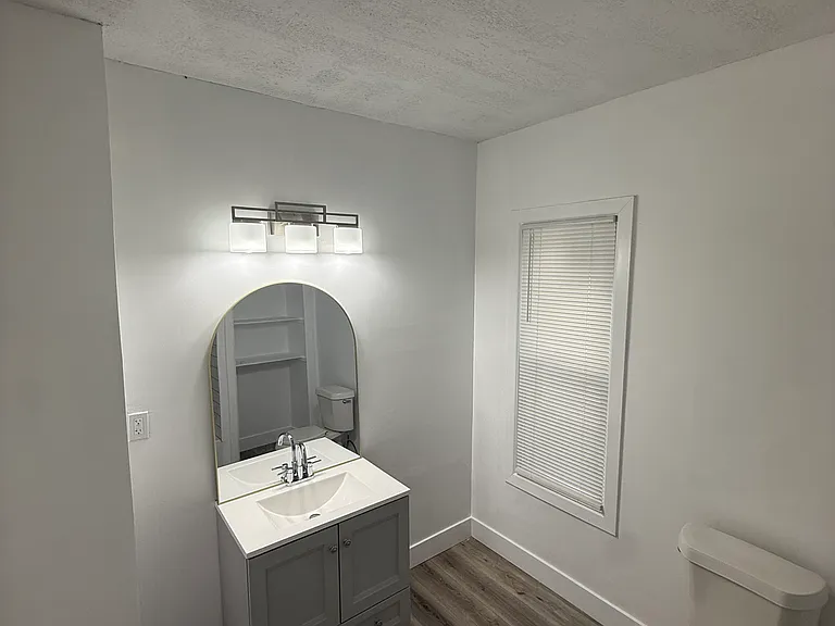 3604 E 53rd St — Photo 9