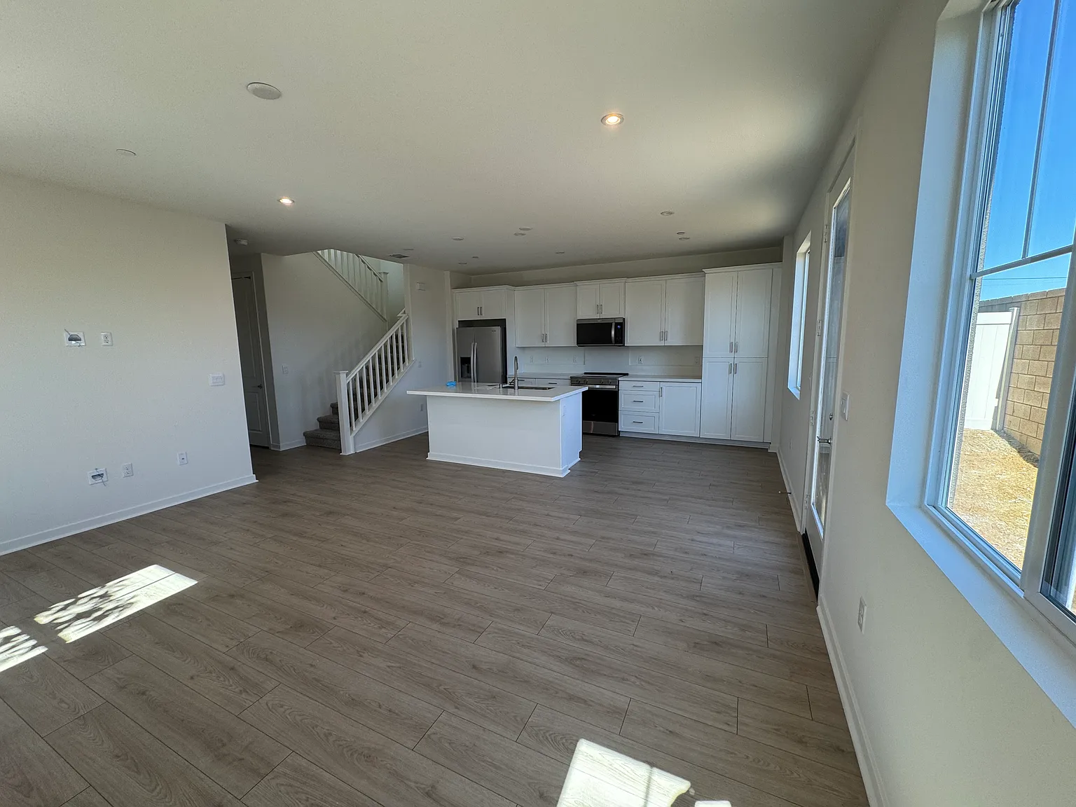 3 bed, 1650 sqft, $3,600 — Photo 3