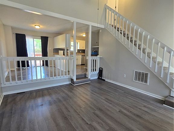 5th image of 6484 Kelmscot Ct