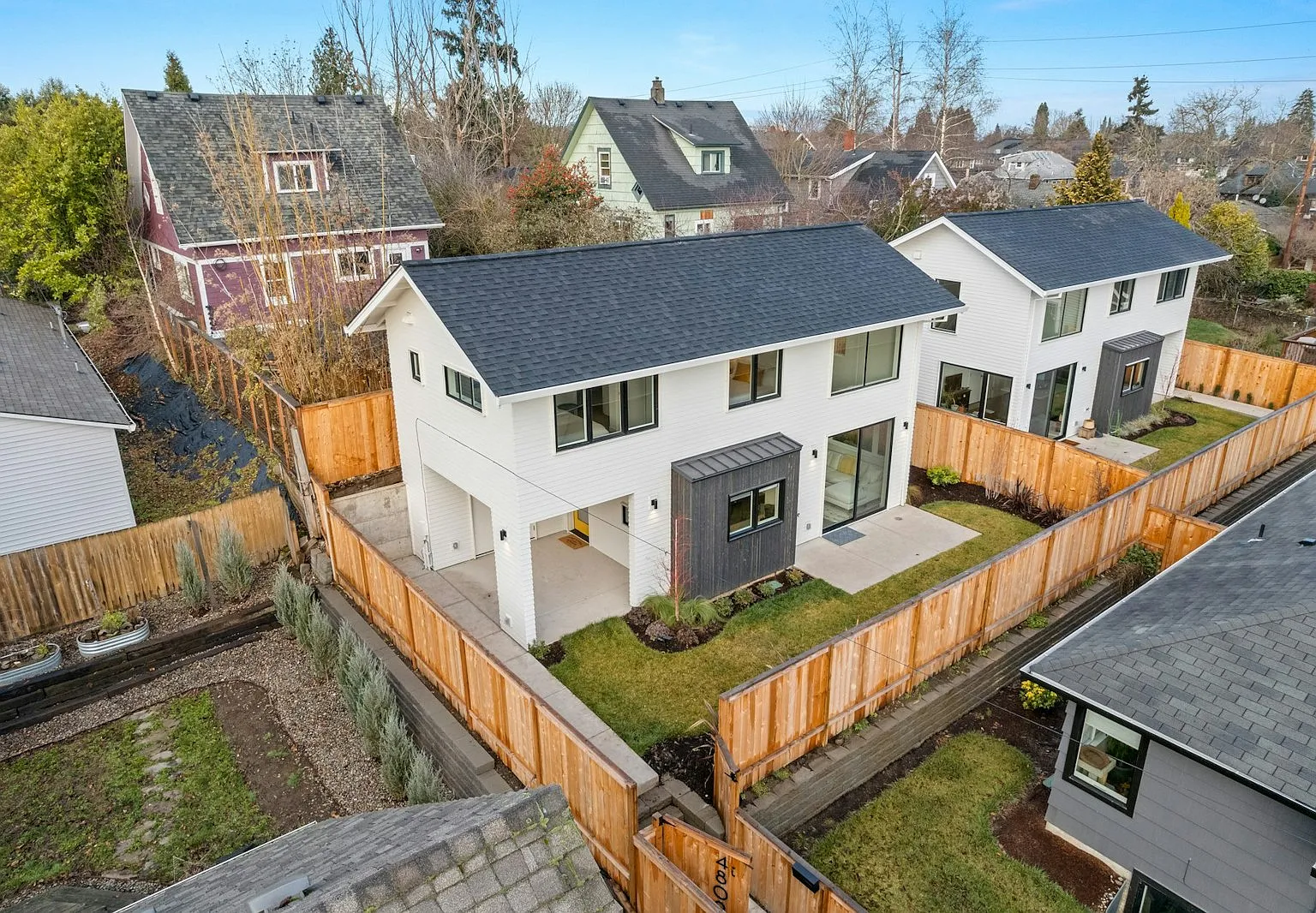 4809 North Kerby Avenue — Photo 2