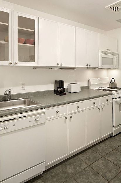 2nd image of 225 E 58th St