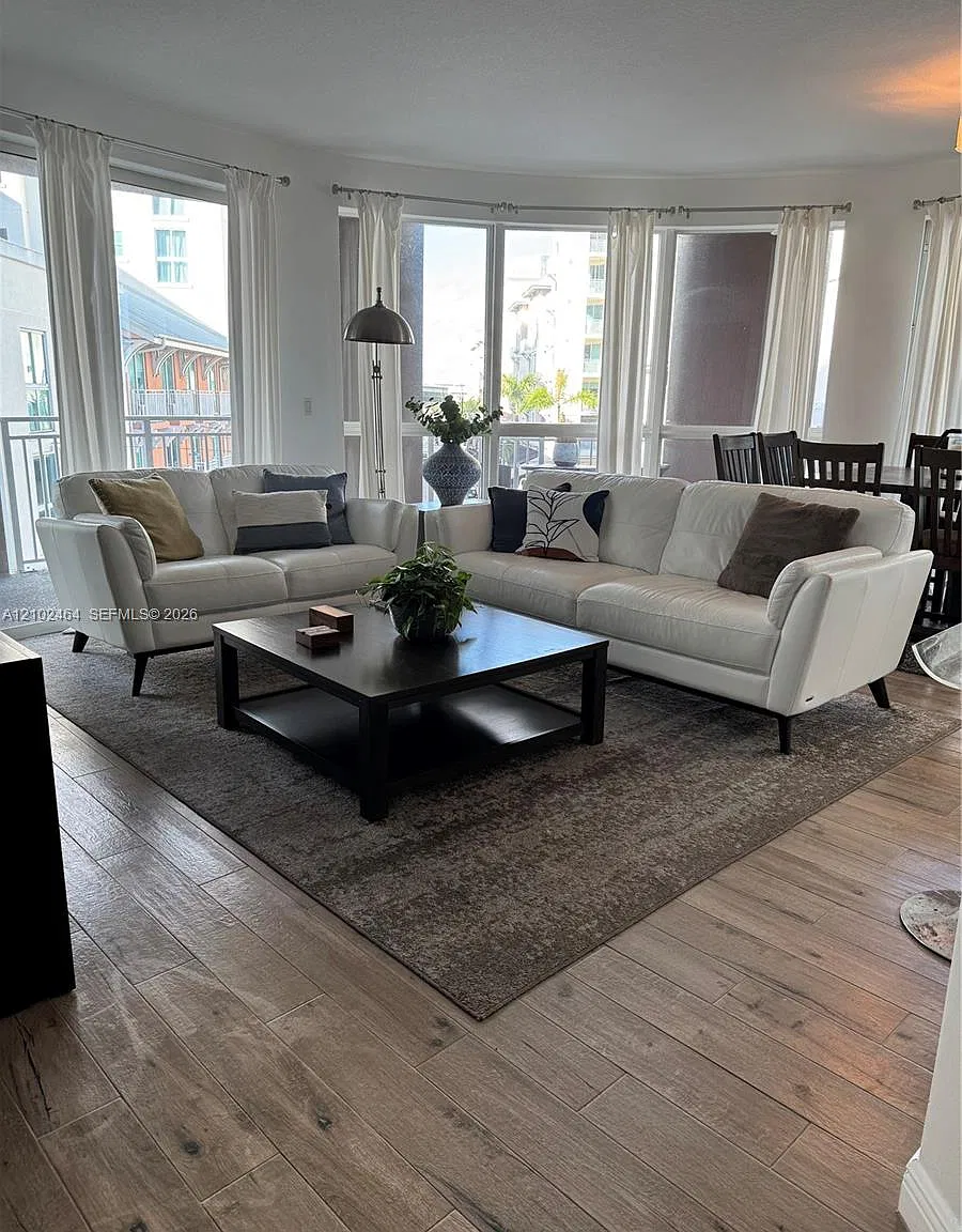 Downtown Dadeland Condo N — Photo 3