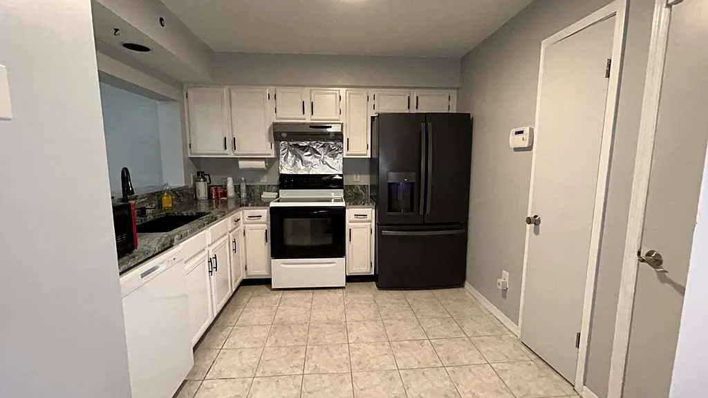 3 bed, 2.5 bath, 1446 sqft, $1,749 — Photo 4