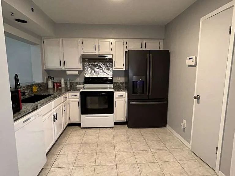3015 Candlewyck Ln E — Photo 4