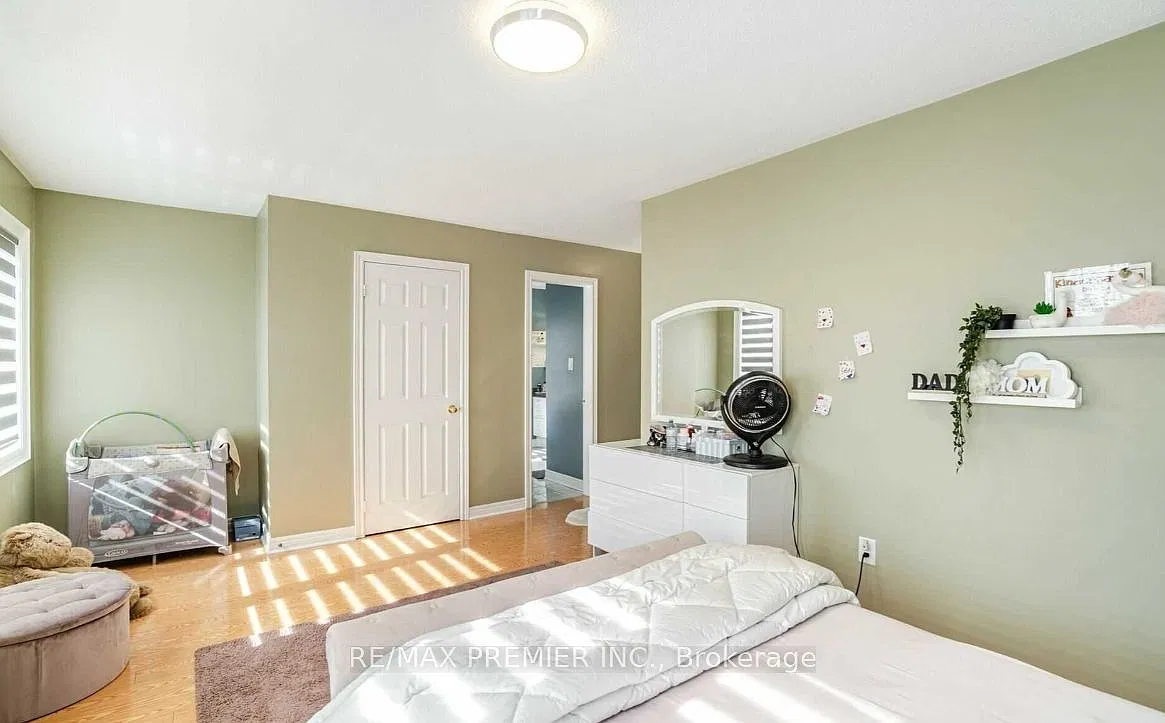 4 bed, $4,200 — Photo 4