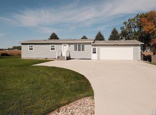 3128 370th St, Sioux Center, IA 51250