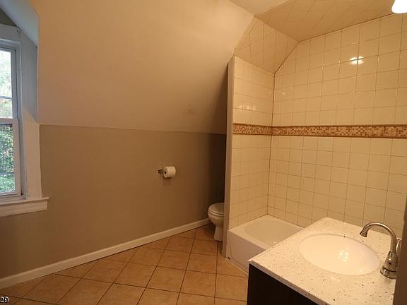 5th image of 304 Highfield Ln #B