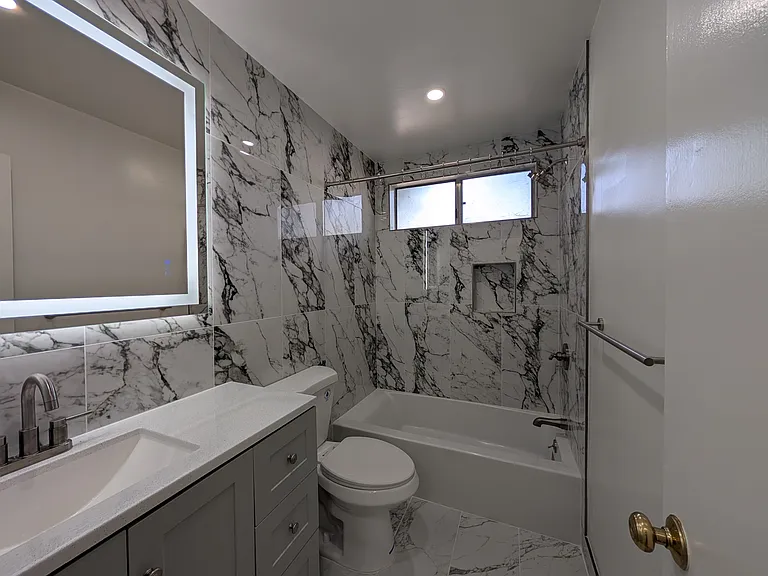 2610 S Bundy Dr #3 — Photo 8