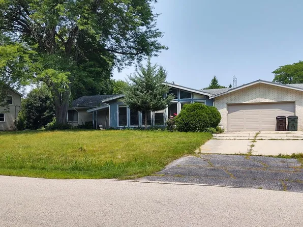 14400 West Rogers DRIVE, New Berlin, WI 53151