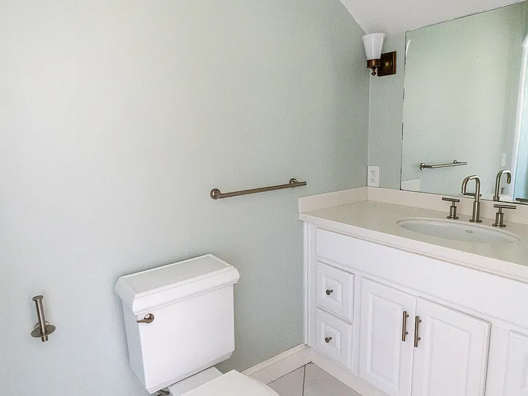 606 Chandlers Wharf — Photo 13