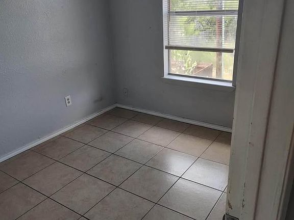 4th image of 2637 Rosalee Ave #4